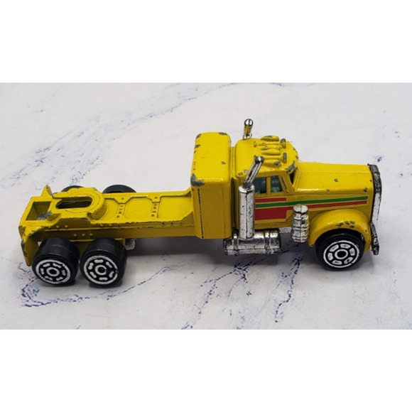 Yellow Peterbilt T560 Rig Cab Truck 1/87 HO 1978 Universal Products K-Mart HK - Picture 1 of 6